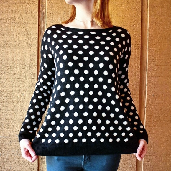 H&M Sweaters - ❤5/$25 H&M Polka Dot Sweater